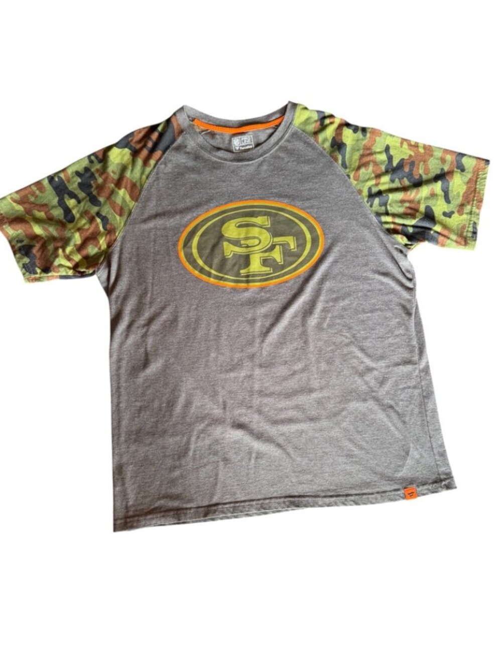 Fabletics San Francisco 49ers Graphic Tee Men’s XL Camo Sleeve Athletic Shirt